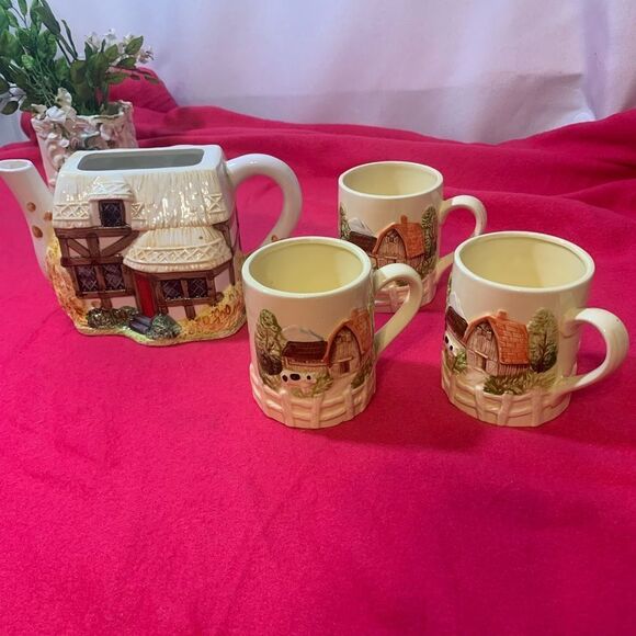 Annie Rowe Teapot -Autumn Cottage-Village with Mugs Set - Picture 1 of 16